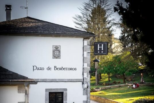 Hotel Pazo de Berbetoros | Alojamiento Histórico en Portomarín