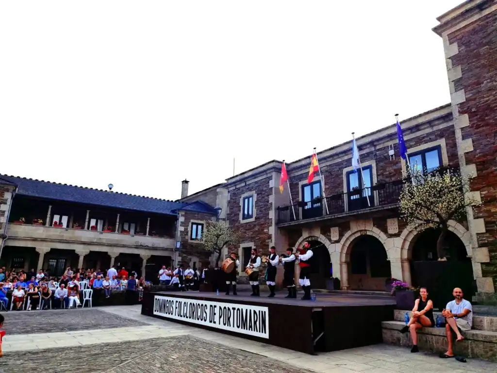 Domingos Folclóricos en Portomarín