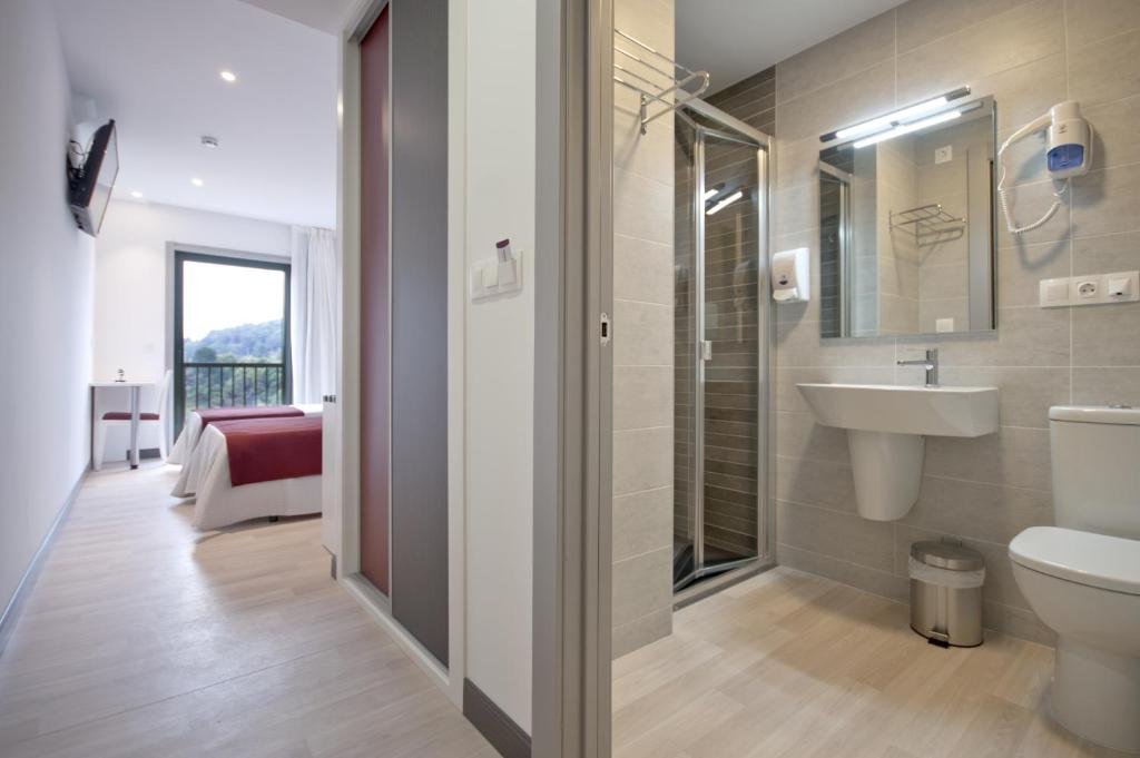 Hotel Ferramenteiro Portomarín, habitación completa.