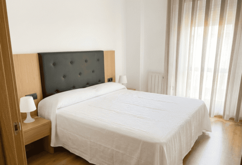 habitación doble-Manolo Piso- Portomarín (1)