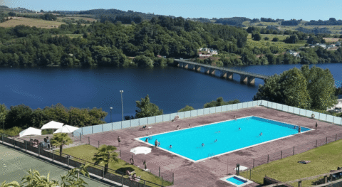 vistas piscina municipal de Portomarín